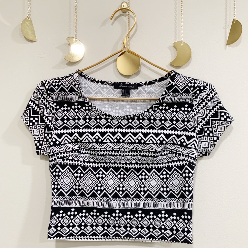 Forever21 Black & White Tribal Print Crop Top. S.